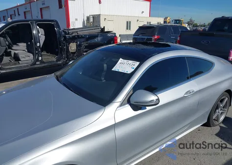 2017 Mercedes-Benz C 300 z USA, uszkodzony, nr VIN WDDWJ4JB2HF386496